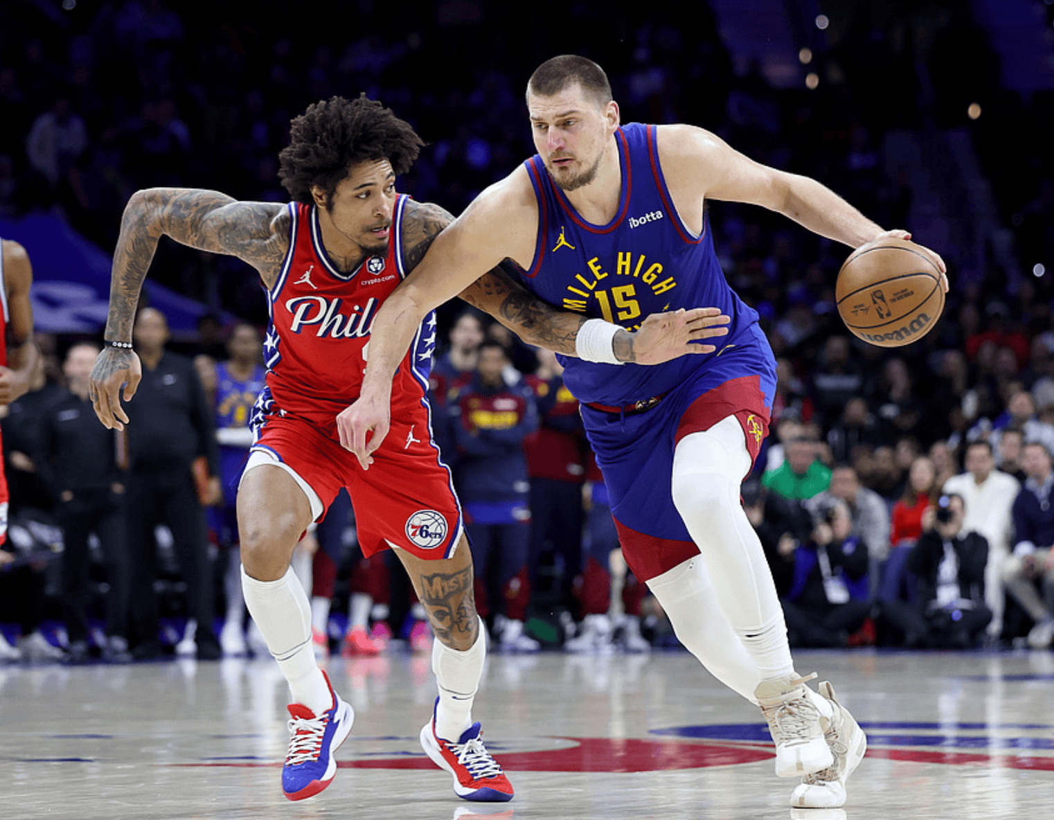 勇士险胜约基奇，引发争议关键表现点燃全场！