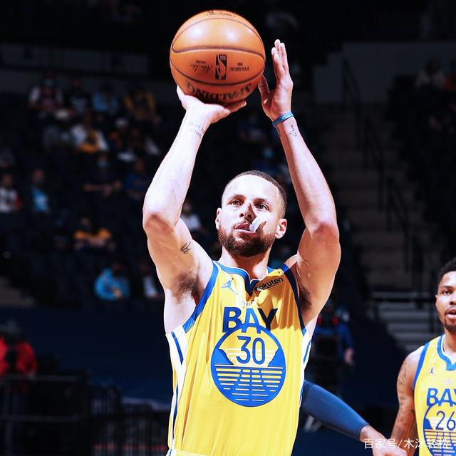 圣安东尼奥马刺季后赛横扫明尼苏达森林狼，伊藤美诚砍下22记关键球，全场沸腾的简单介绍